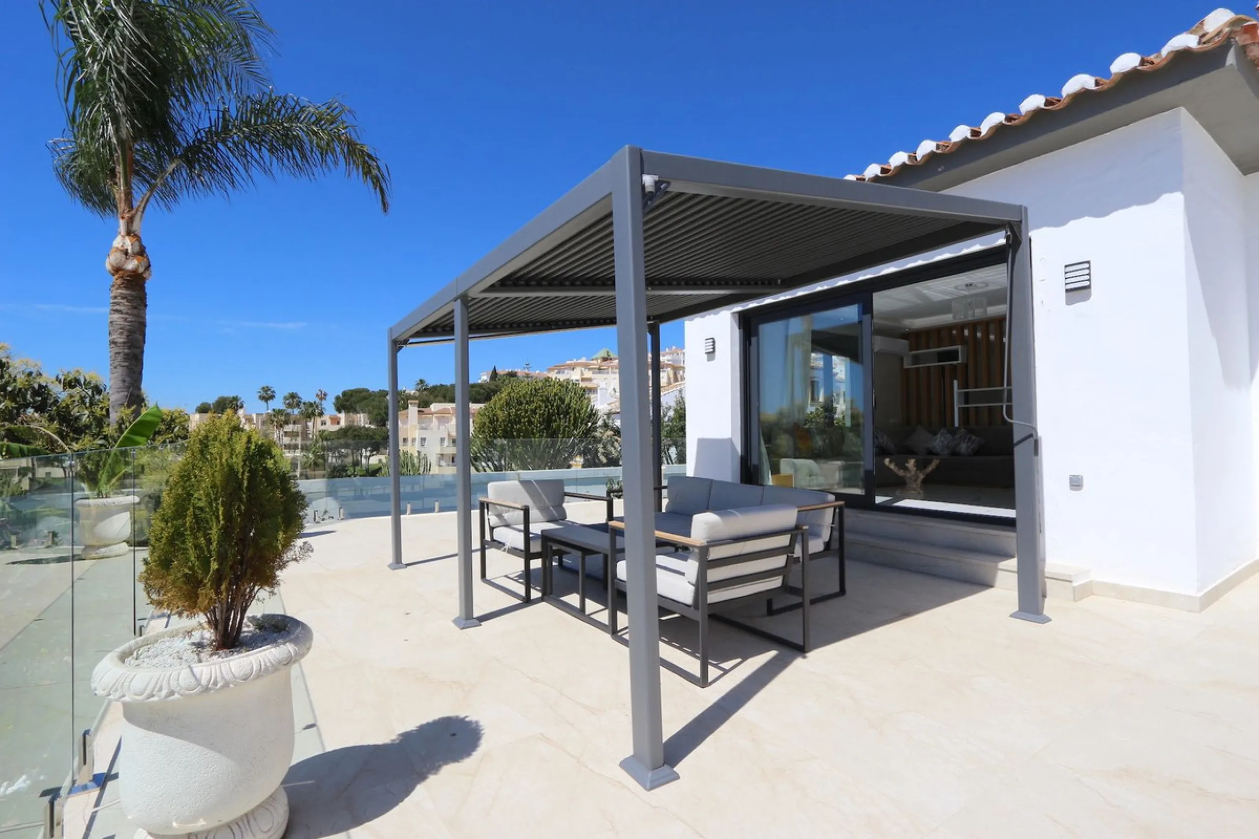 **Detached House on the Riviera: Your Dream Retreat**