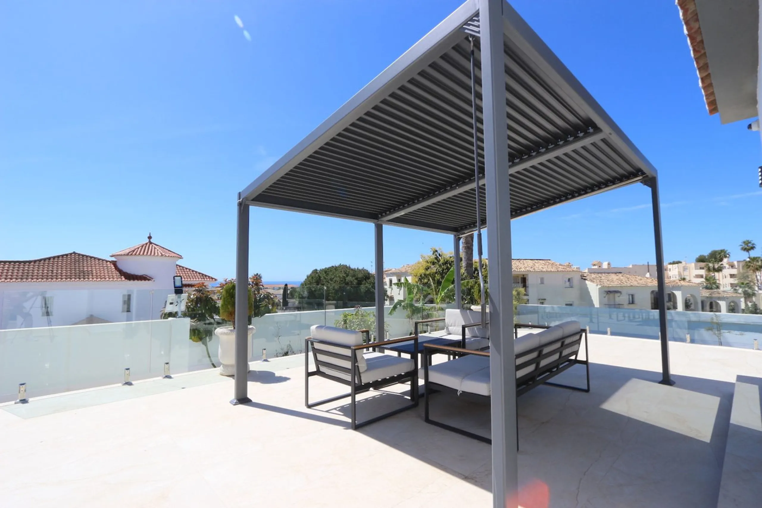 **Detached House on the Riviera: Your Dream Retreat**