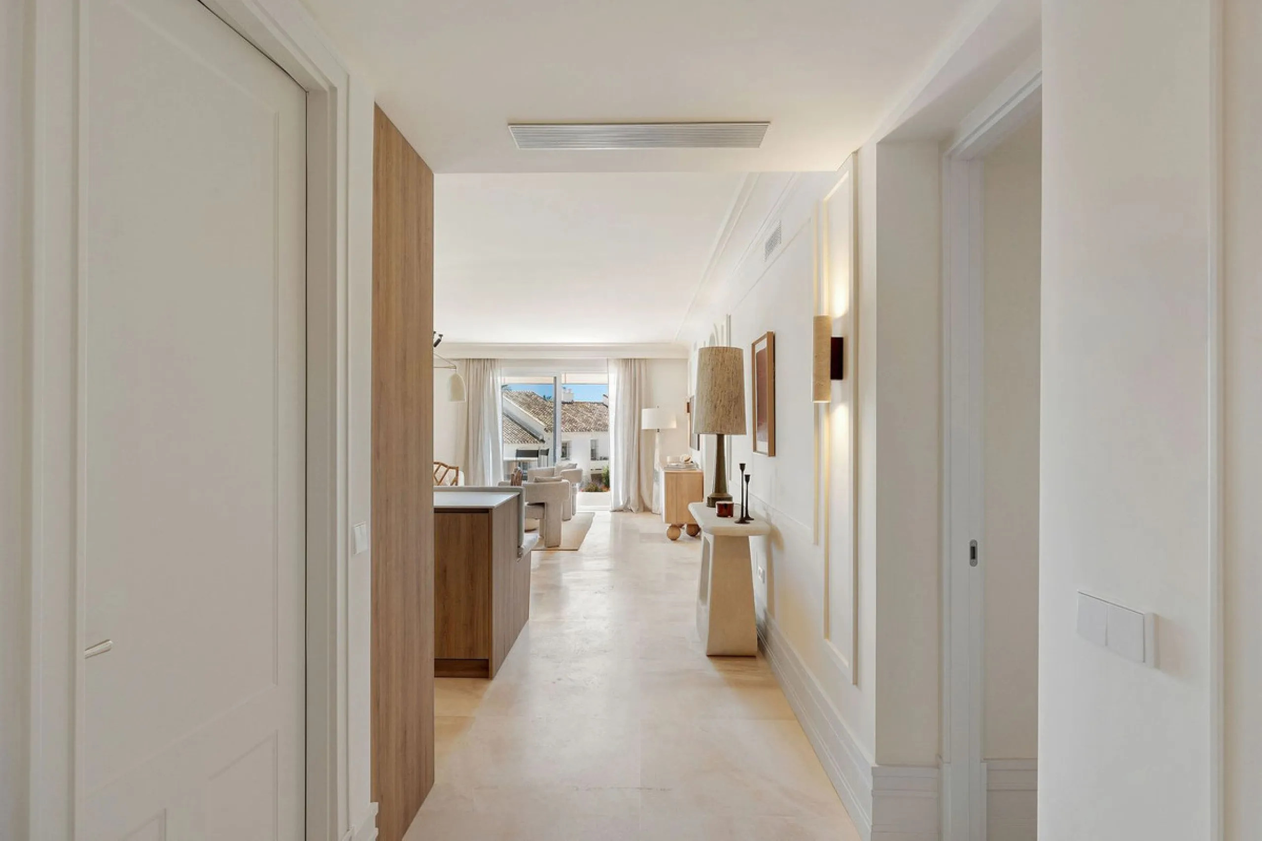 Discover a rare, fully renovated corner apartment in the prestigious Andalucia Garden Club next to Centro Plaza and within easy walking distance of restaurants, cafés, supermarkets, the beach and a wide range of local services the area has to offer. With 