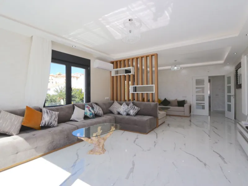 **Detached House on the Riviera: Your Dream Retreat**