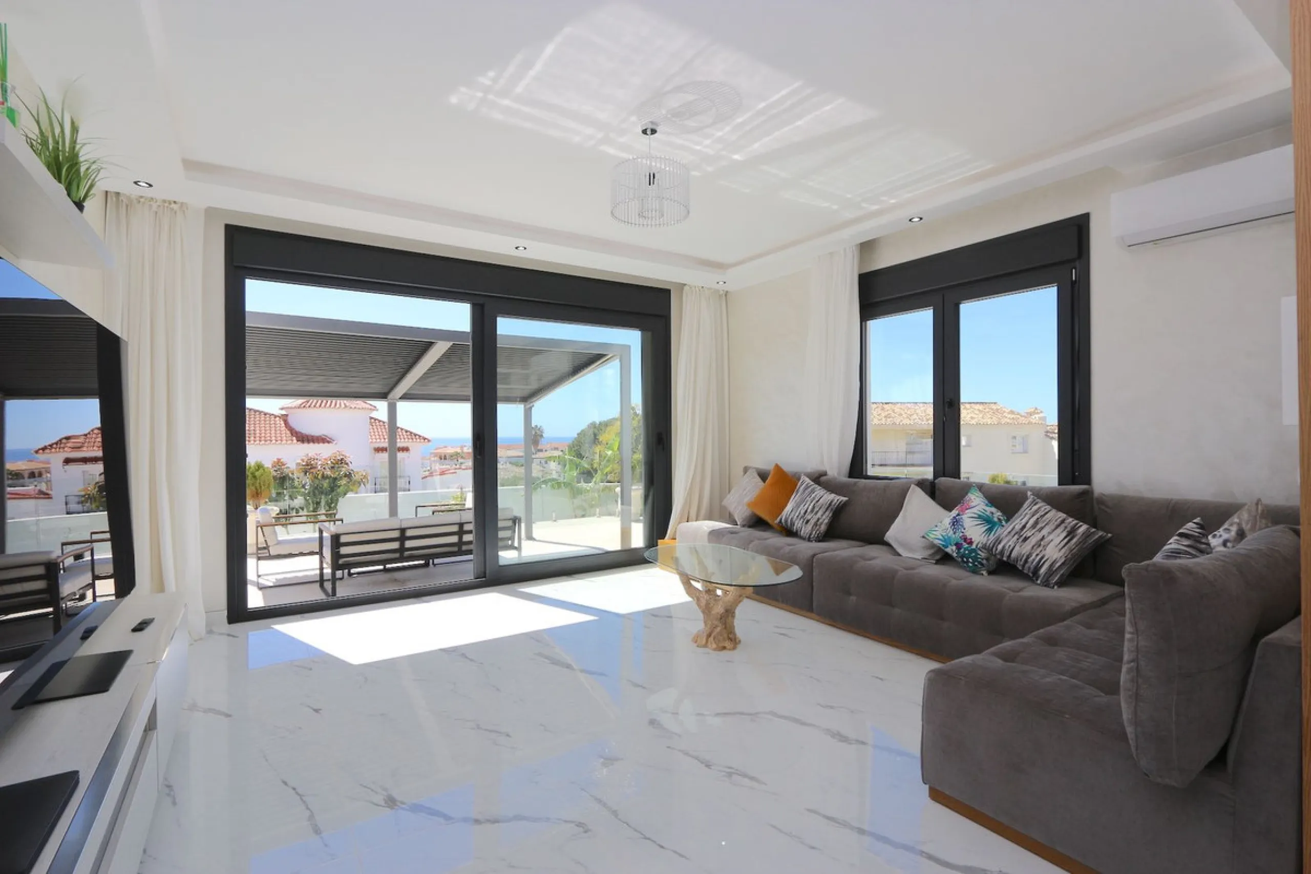 **Detached House on the Riviera: Your Dream Retreat**