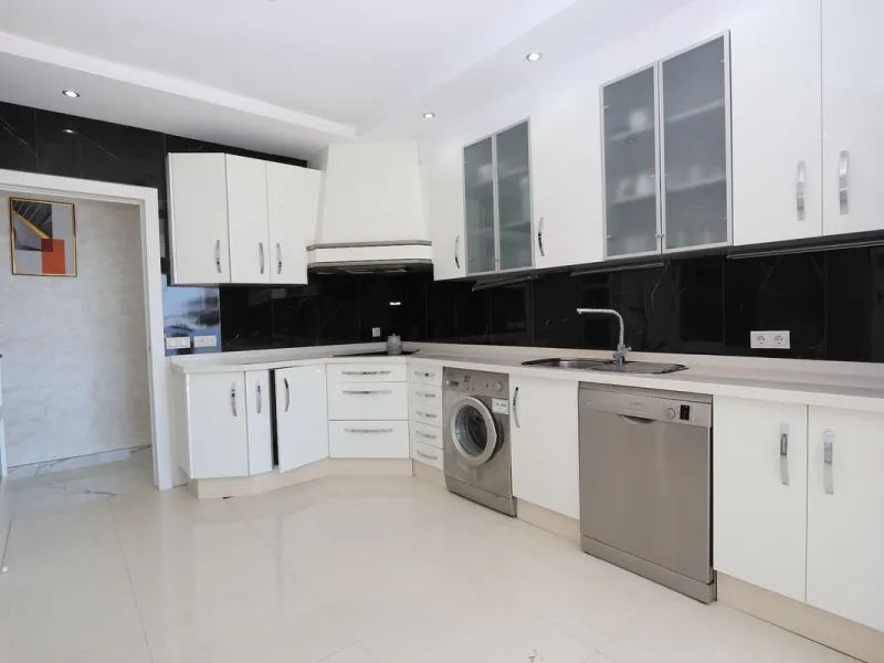 **Detached House on the Riviera: Your Dream Retreat**