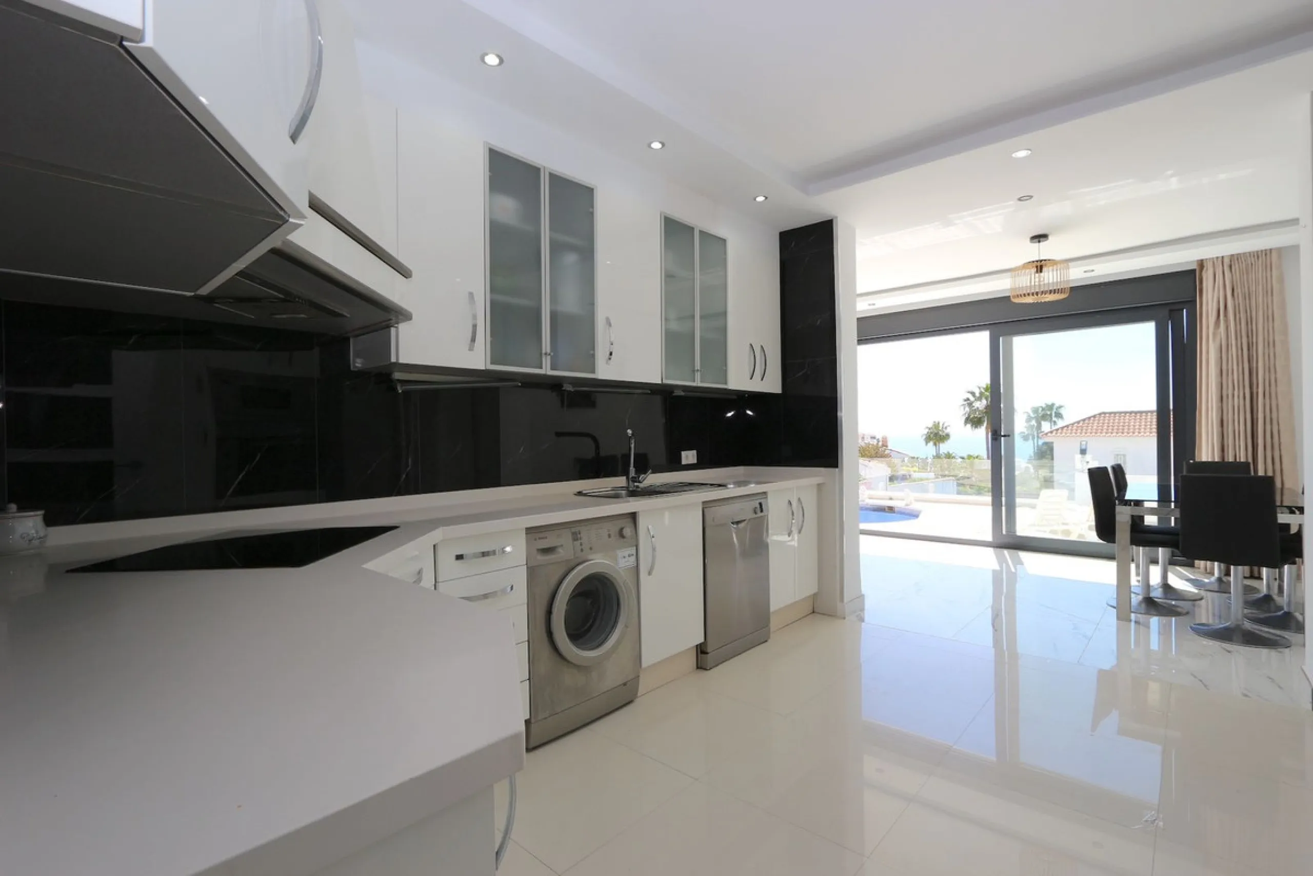 **Detached House on the Riviera: Your Dream Retreat**