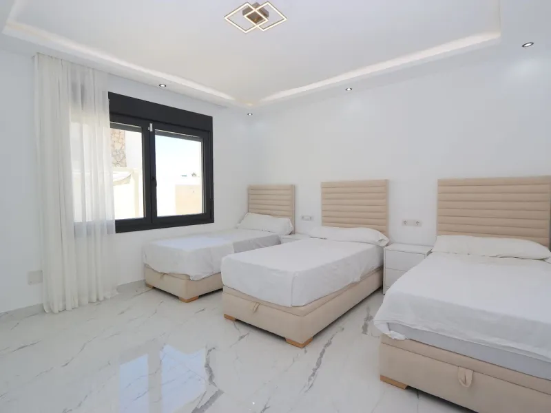 **Detached House on the Riviera: Your Dream Retreat**