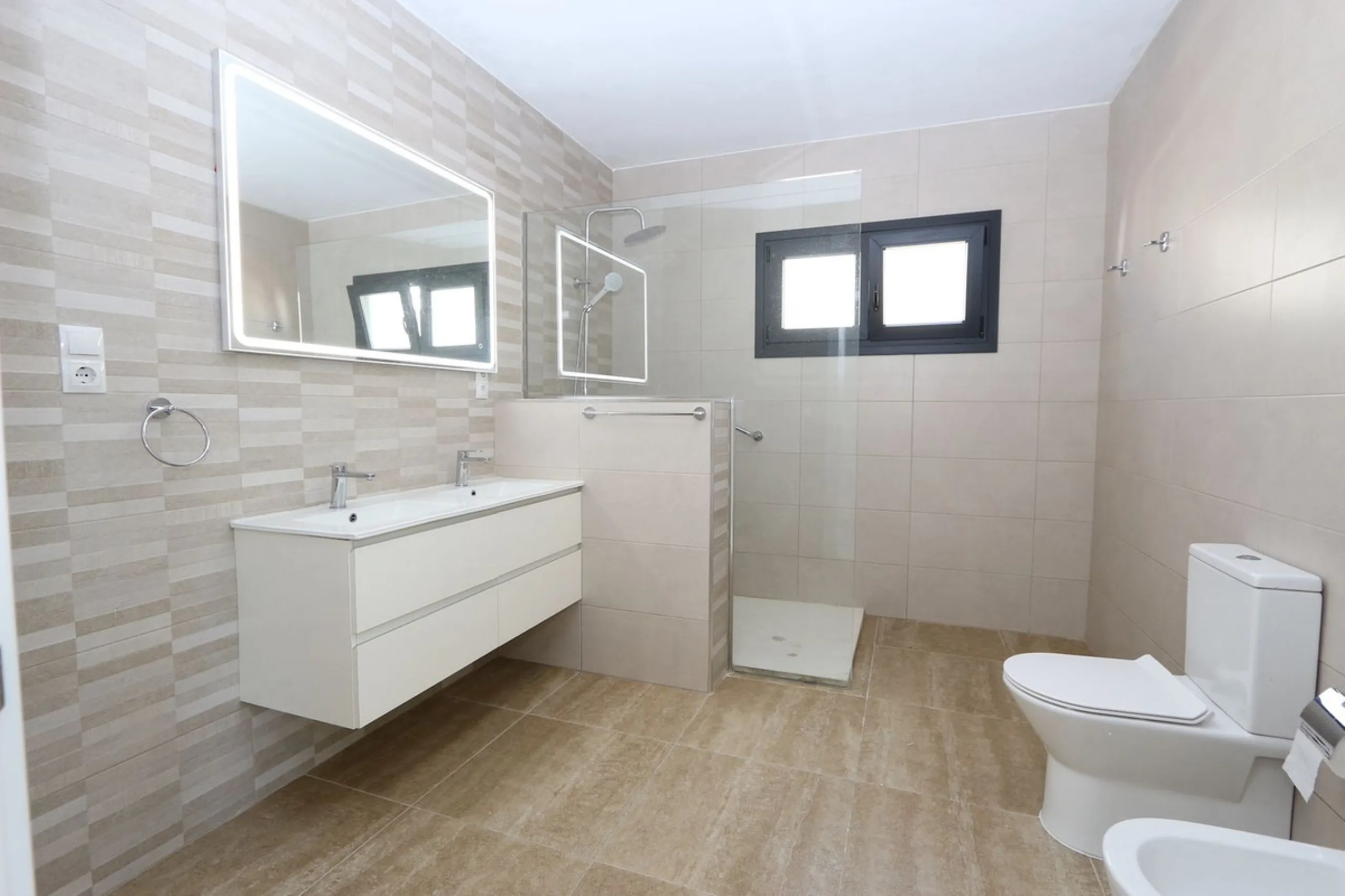 **Detached House on the Riviera: Your Dream Retreat**