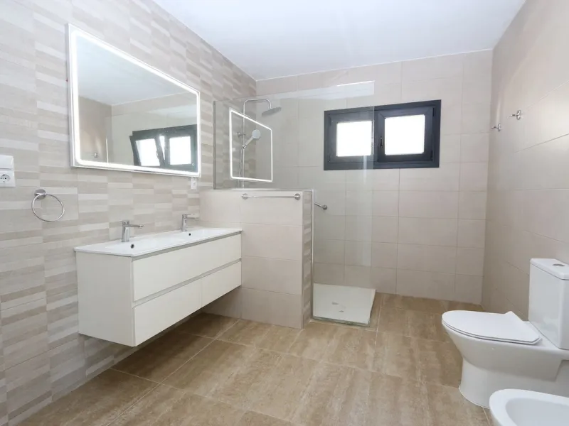 **Detached House on the Riviera: Your Dream Retreat**