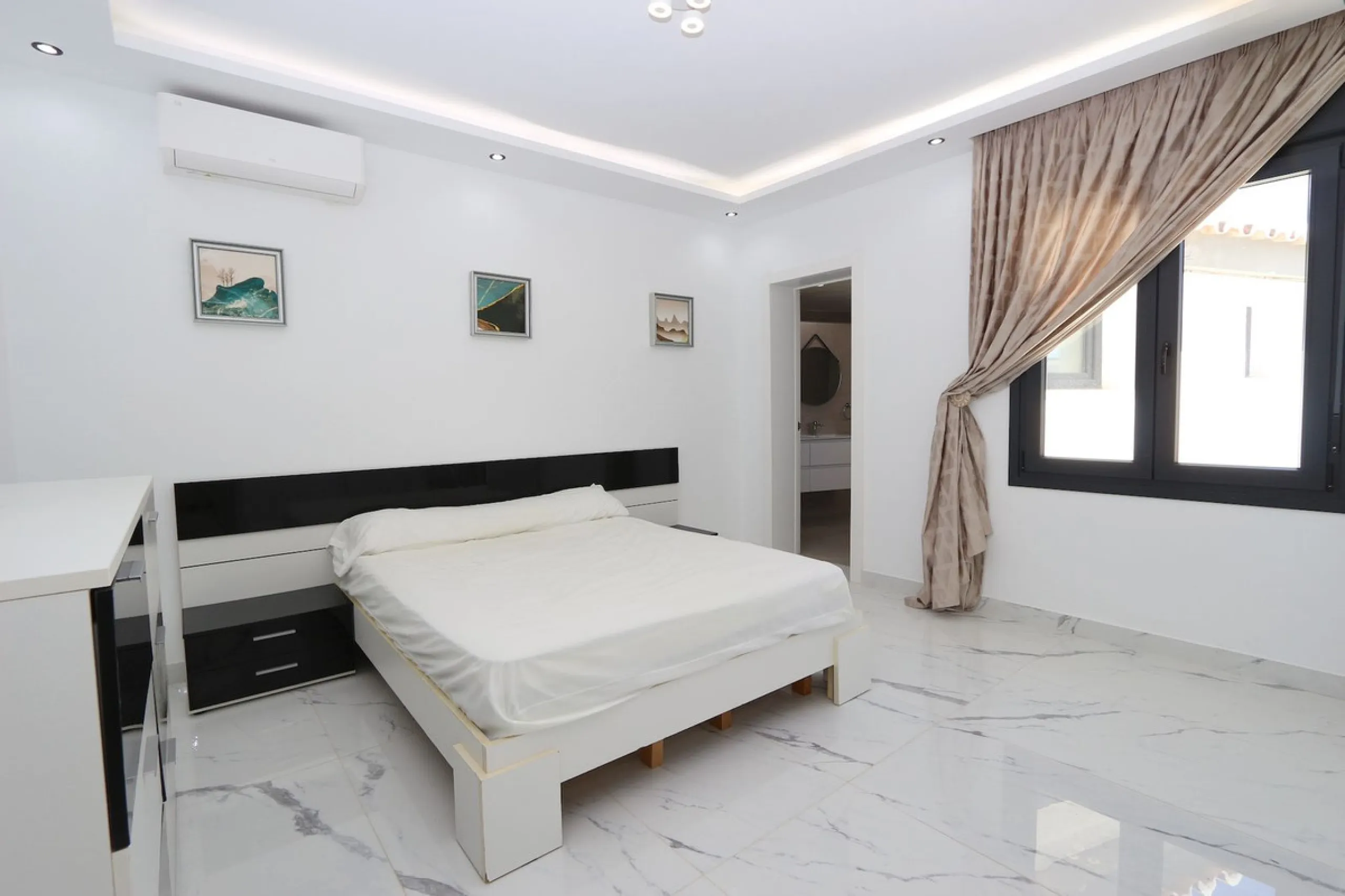 **Detached House on the Riviera: Your Dream Retreat**