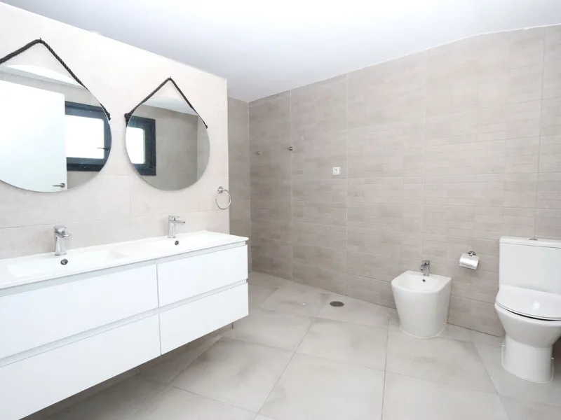 **Detached House on the Riviera: Your Dream Retreat**