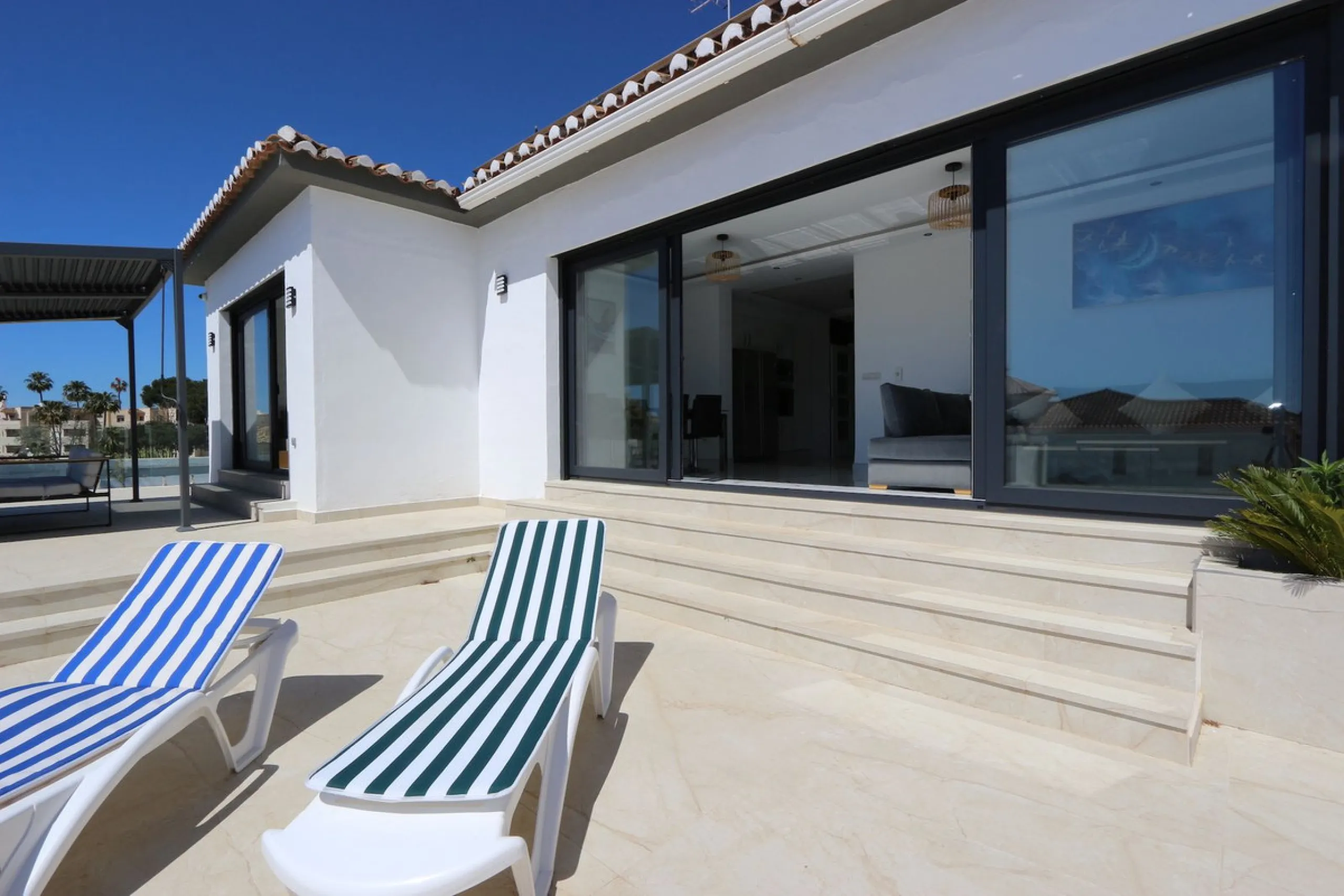 **Detached House on the Riviera: Your Dream Retreat**