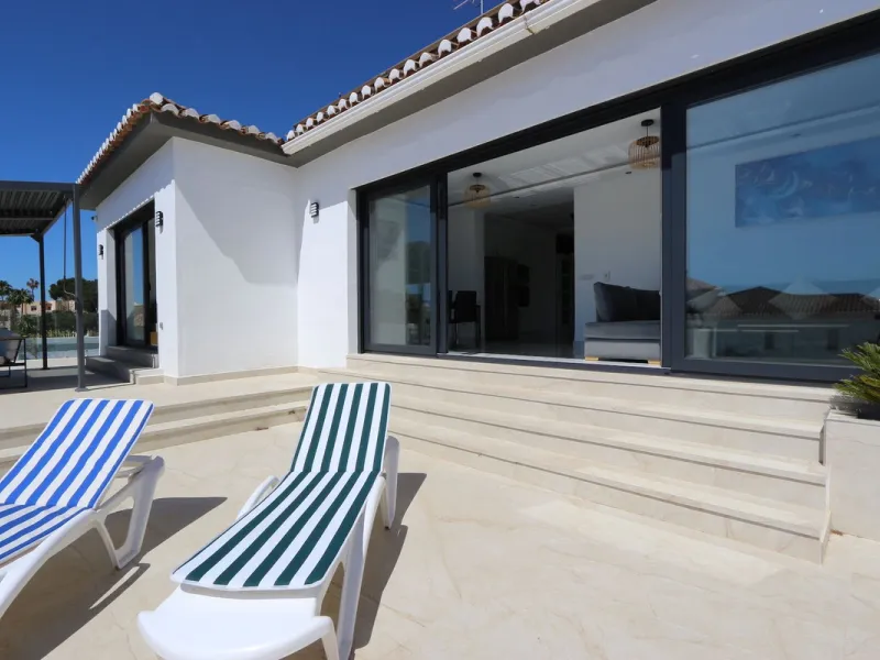**Detached House on the Riviera: Your Dream Retreat**