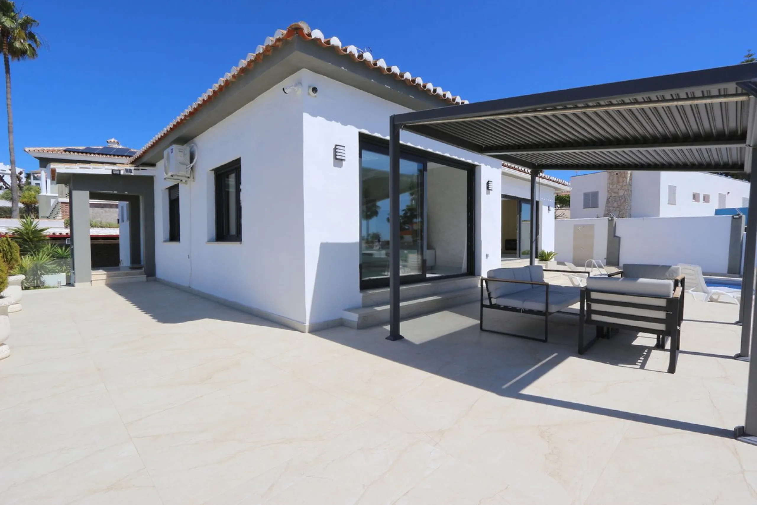 **Detached House on the Riviera: Your Dream Retreat**