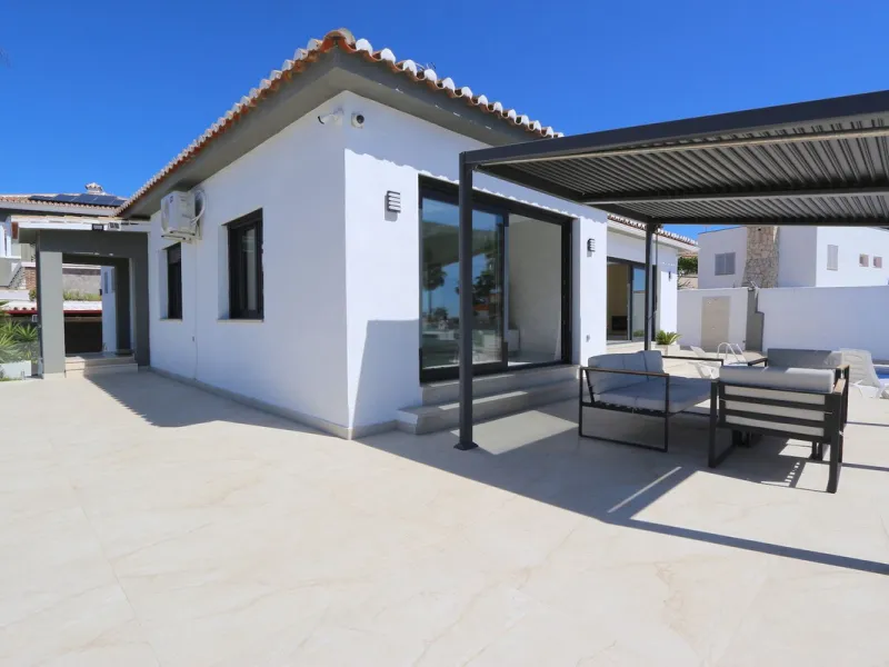 **Detached House on the Riviera: Your Dream Retreat**