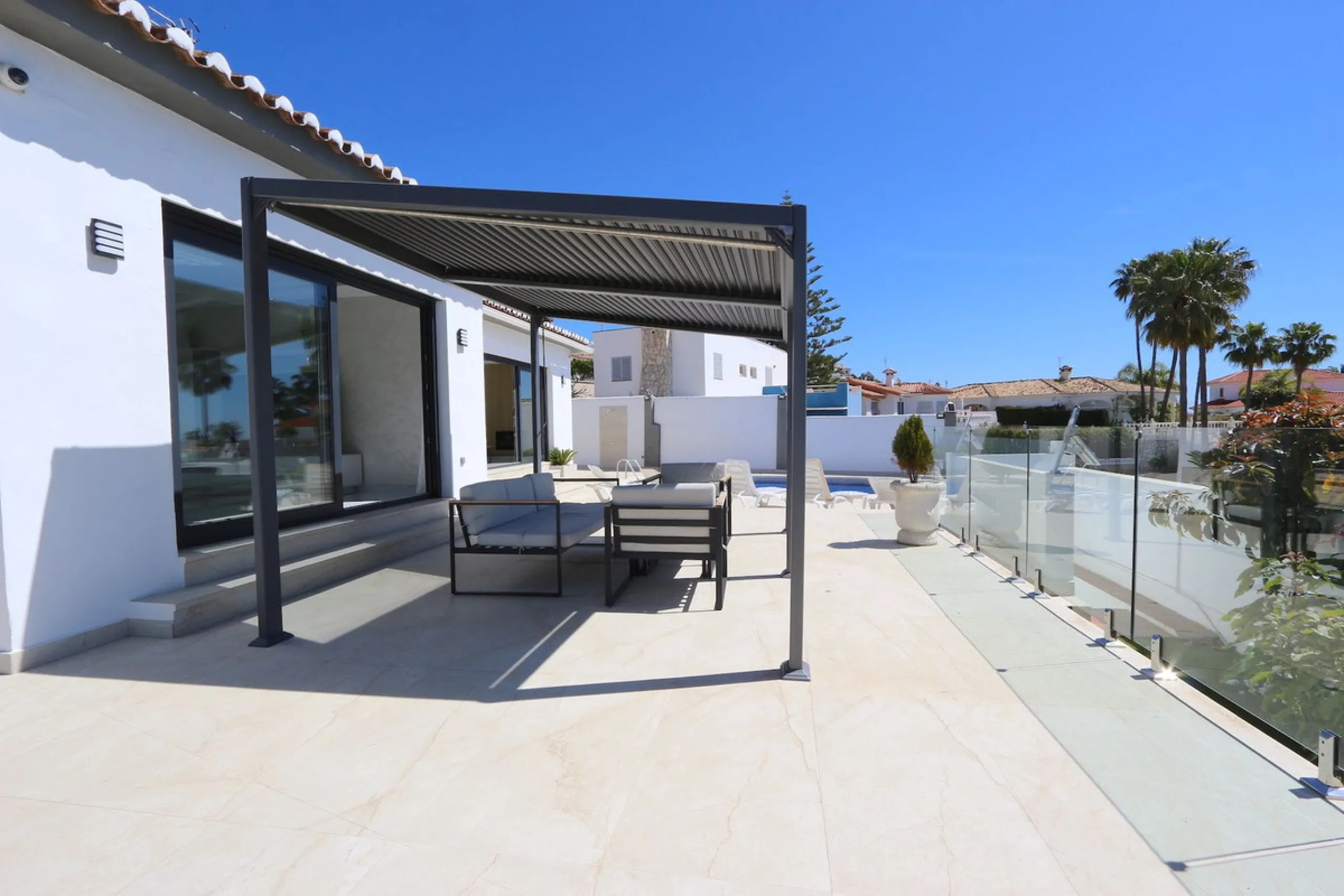 **Detached House on the Riviera: Your Dream Retreat**