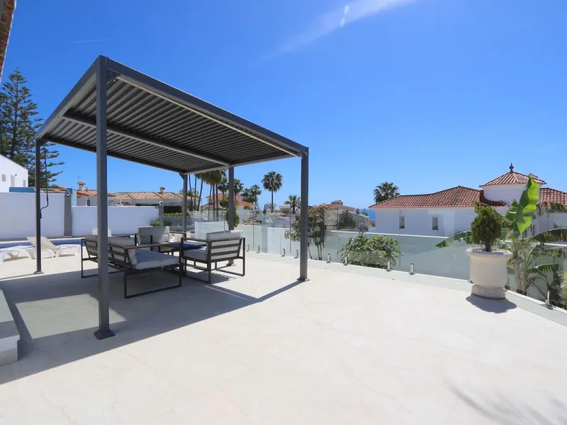 **Detached House on the Riviera: Your Dream Retreat**