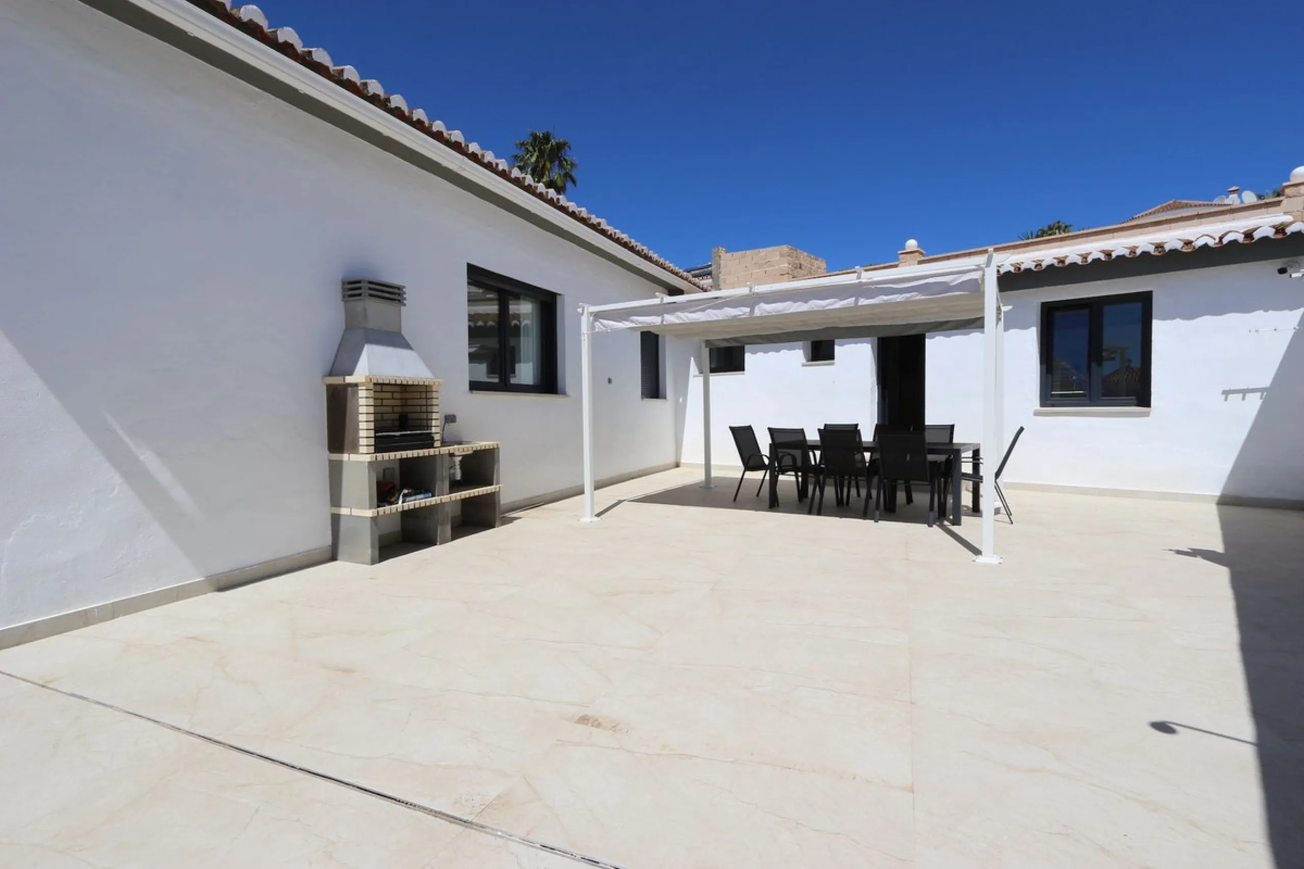 **Detached House on the Riviera: Your Dream Retreat**
