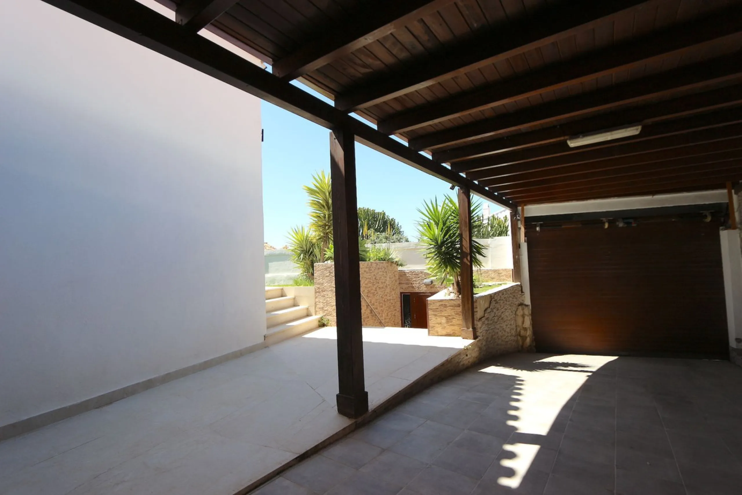 **Detached House on the Riviera: Your Dream Retreat**