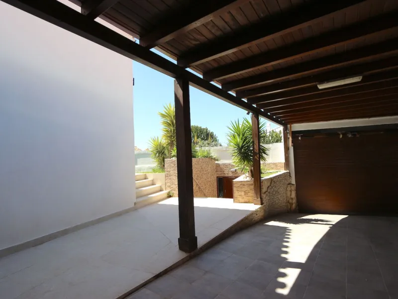 **Detached House on the Riviera: Your Dream Retreat**