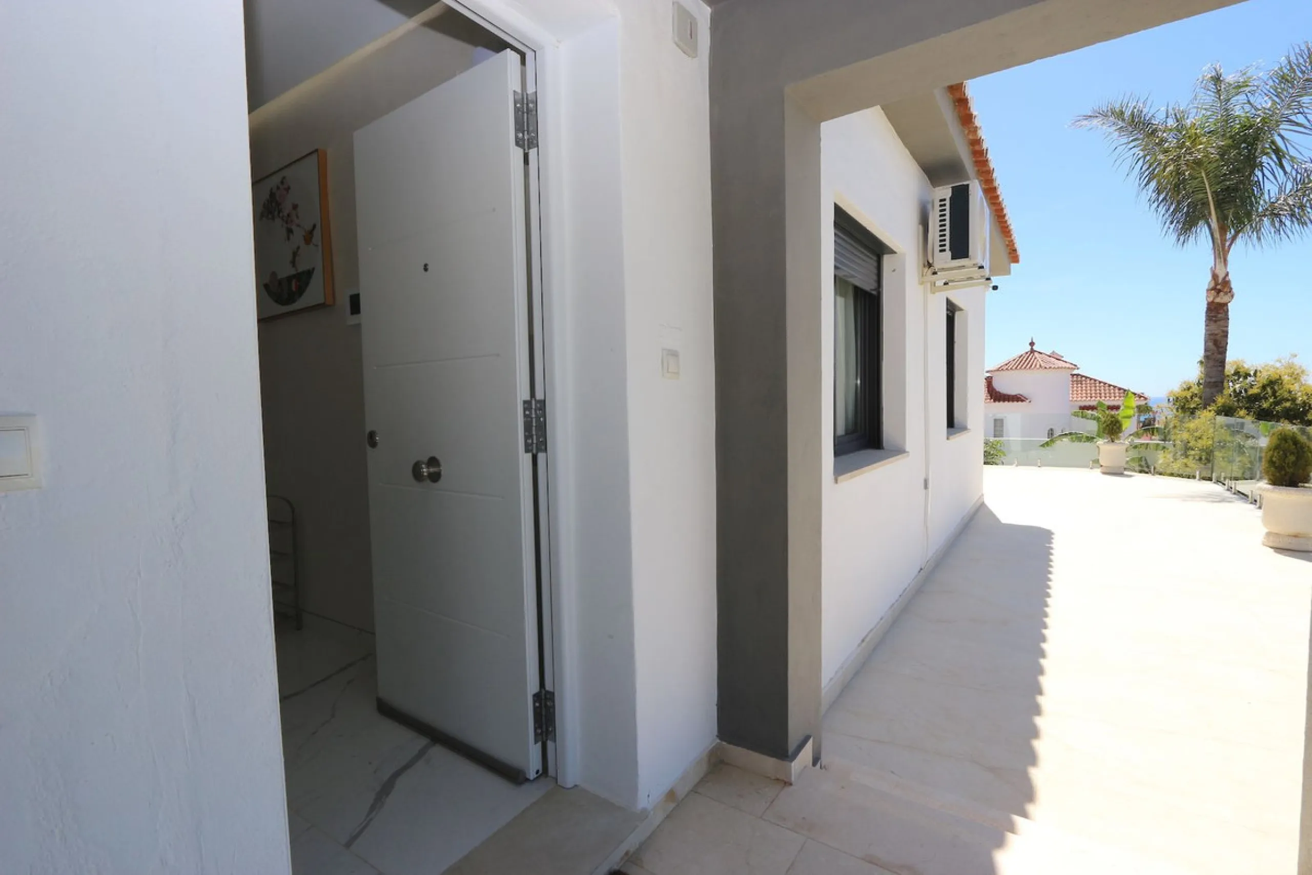 **Detached House on the Riviera: Your Dream Retreat**