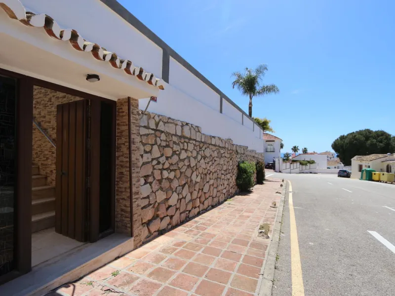 **Detached House on the Riviera: Your Dream Retreat**