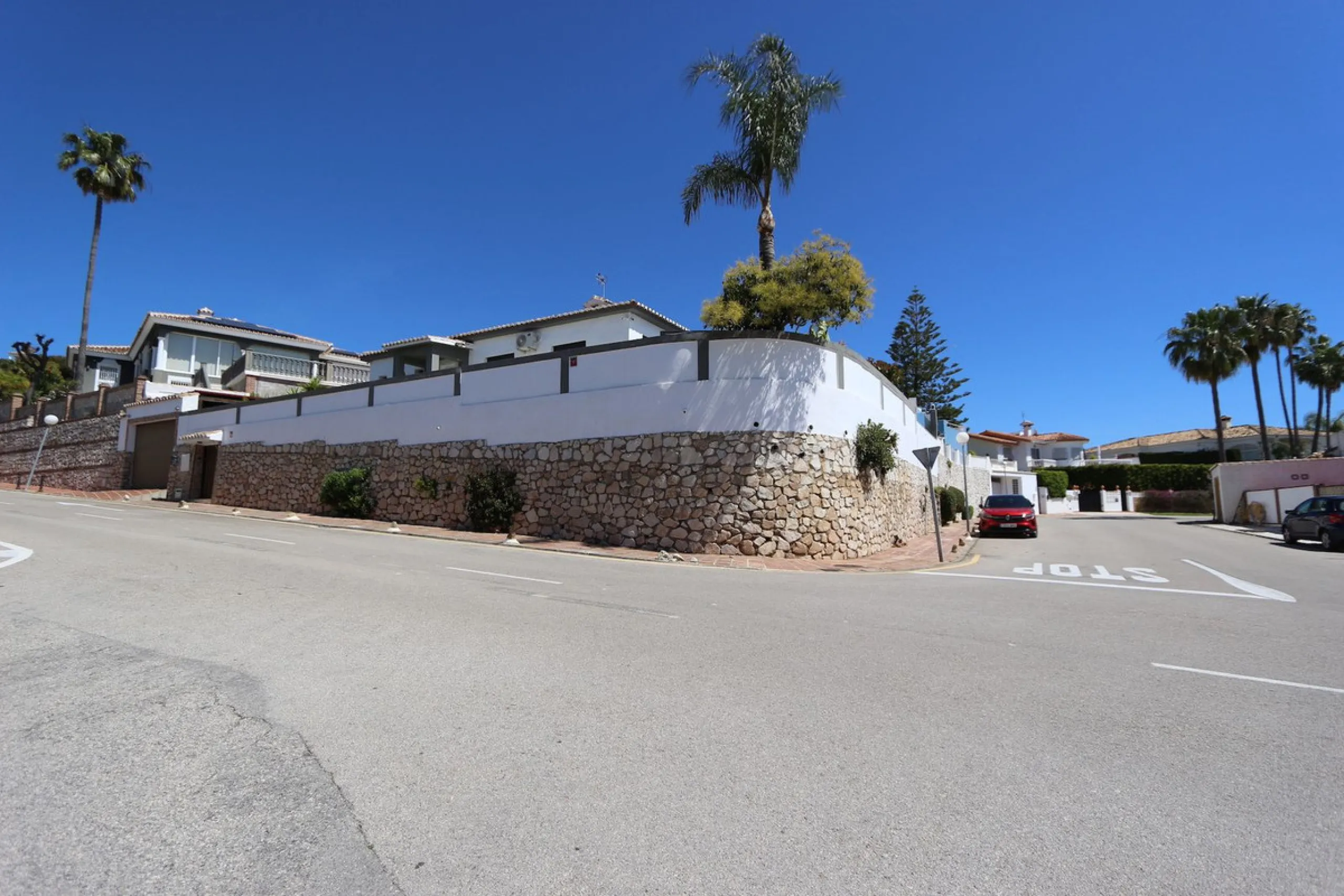 **Detached House on the Riviera: Your Dream Retreat**