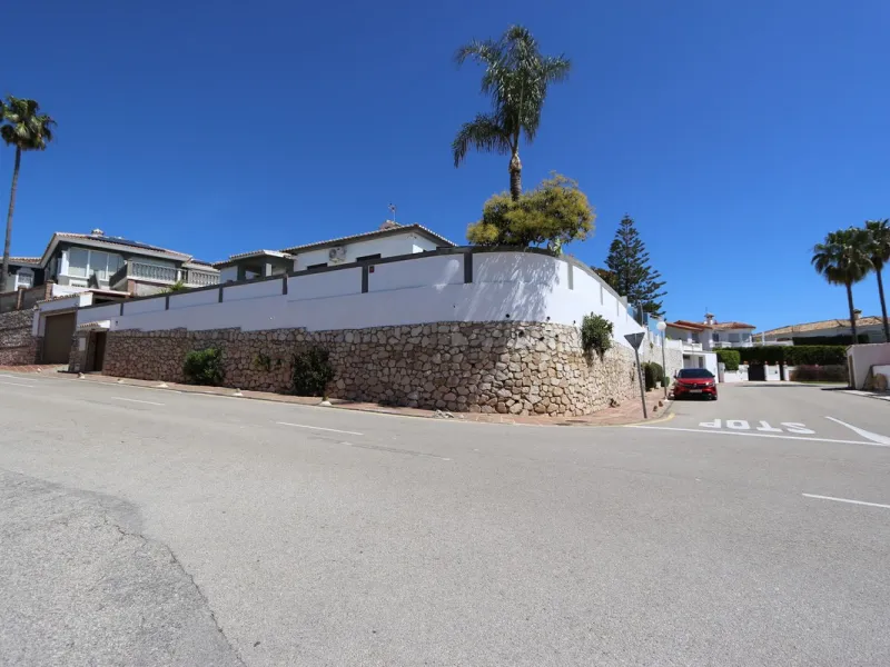 **Detached House on the Riviera: Your Dream Retreat**