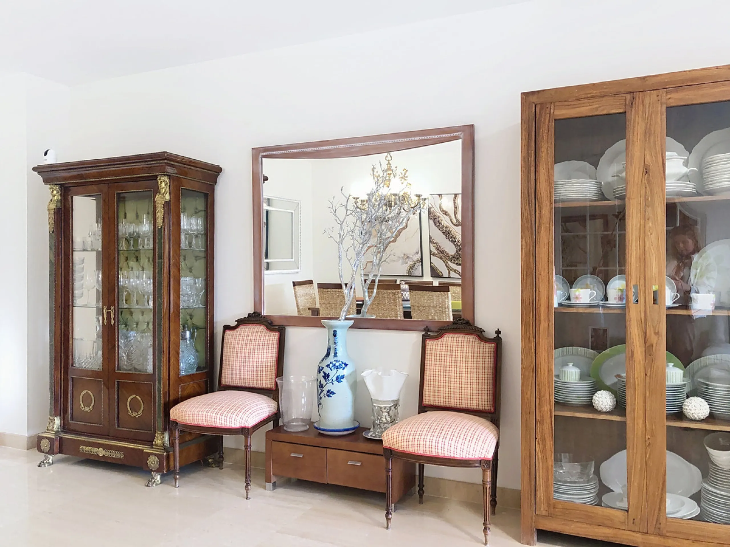 Apartment - Middle Floor Apartment в продаже в Estepona, Málaga. В доме 3 спален и 2 ванных комнат. Площадь дома 220 м²