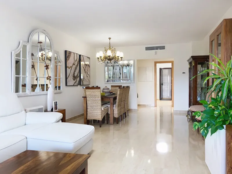 Apartment - Middle Floor Apartment в продаже в Estepona, Málaga. В доме 3 спален и 2 ванных комнат. Площадь дома 220 м²