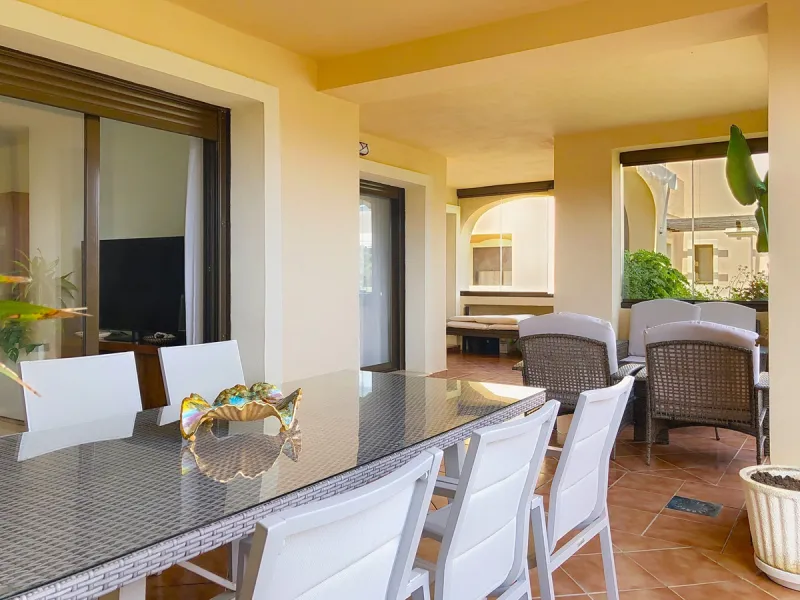 Apartment - Middle Floor Apartment в продаже в Estepona, Málaga. В доме 3 спален и 2 ванных комнат. Площадь дома 220 м²