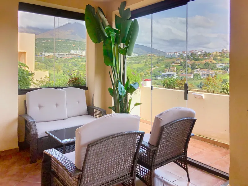 Apartment - Middle Floor Apartment в продаже в Estepona, Málaga. В доме 3 спален и 2 ванных комнат. Площадь дома 220 м²