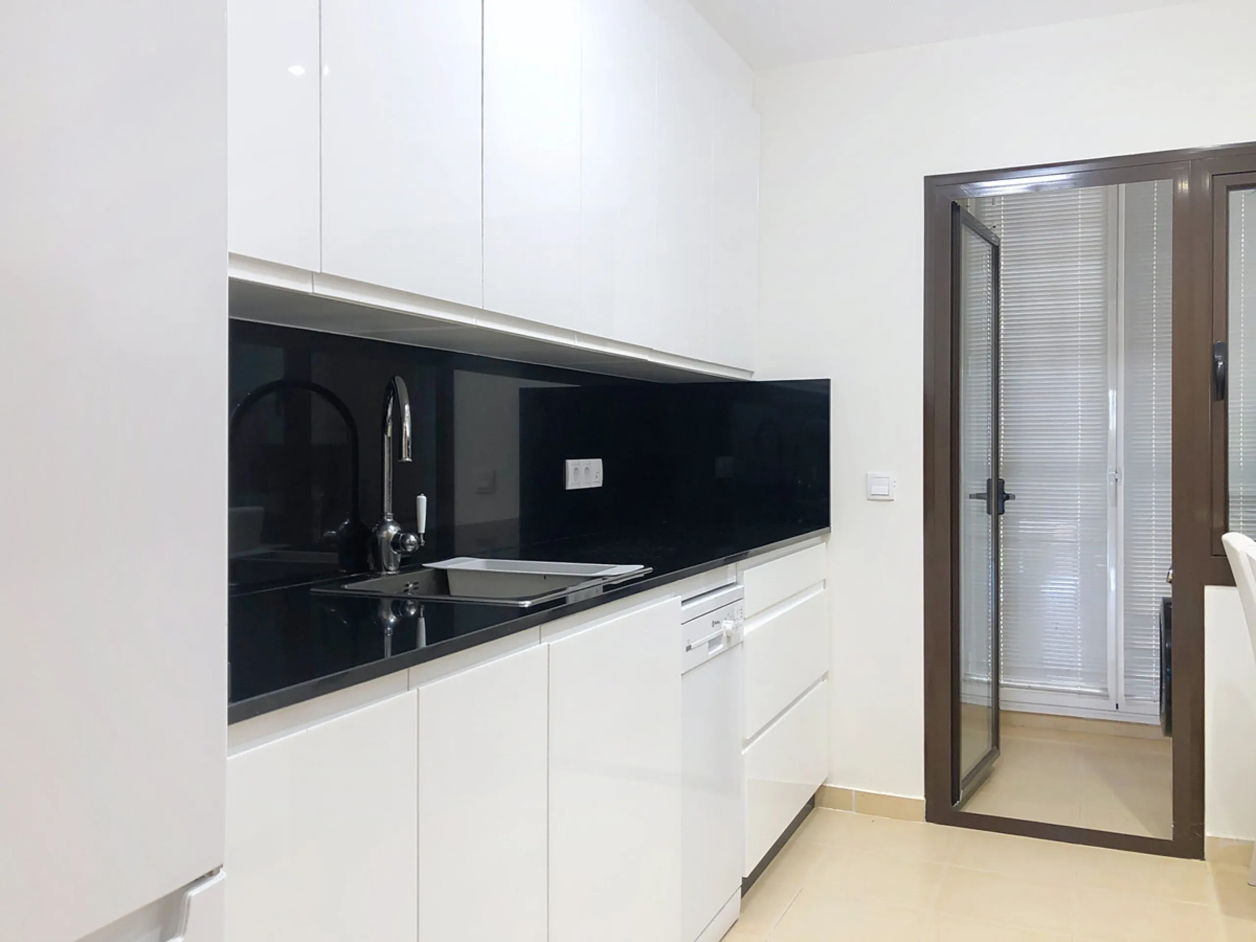 Apartment - Middle Floor Apartment в продаже в Estepona, Málaga. В доме 3 спален и 2 ванных комнат. Площадь дома 220 м²