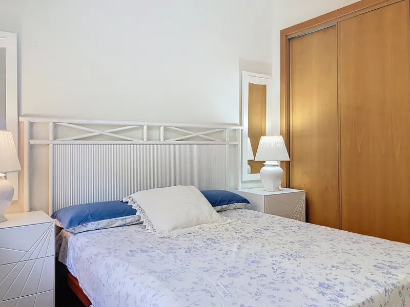 Apartment - Middle Floor Apartment в продаже в Estepona, Málaga. В доме 3 спален и 2 ванных комнат. Площадь дома 220 м²
