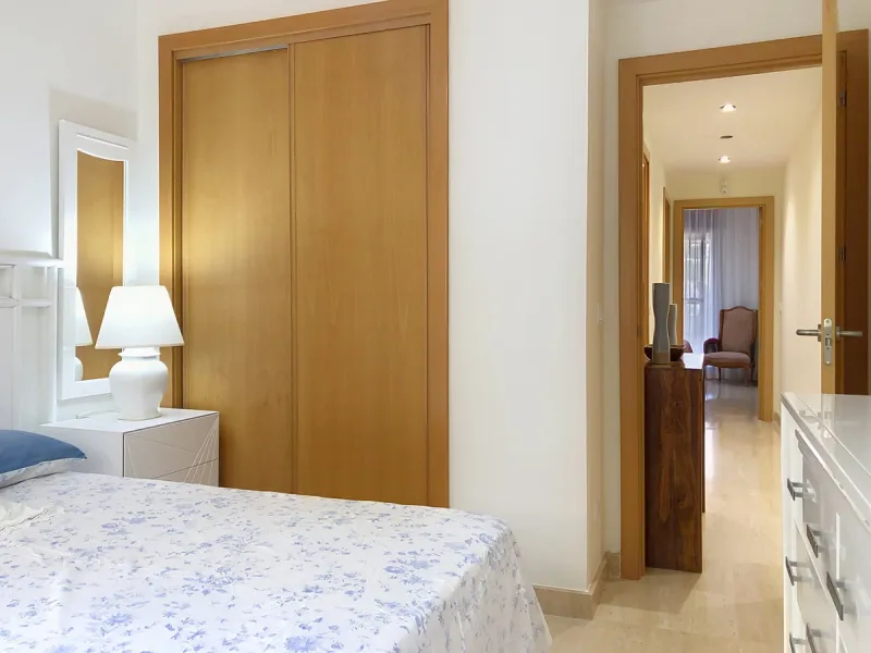 Apartment - Middle Floor Apartment в продаже в Estepona, Málaga. В доме 3 спален и 2 ванных комнат. Площадь дома 220 м²