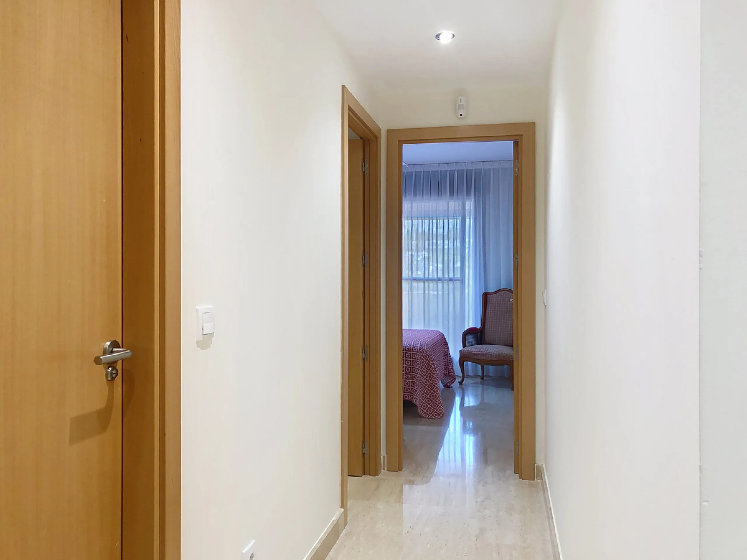 Apartment - Middle Floor Apartment в продаже в Estepona, Málaga. В доме 3 спален и 2 ванных комнат. Площадь дома 220 м²