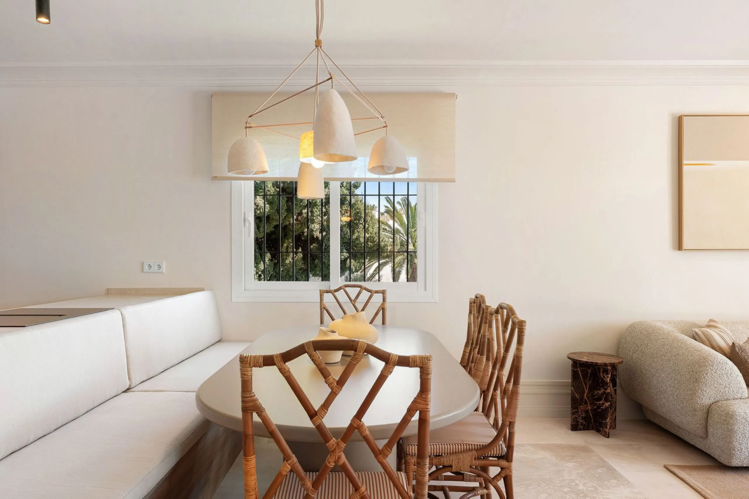 Discover a rare, fully renovated corner apartment in the prestigious Andalucia Garden Club next to Centro Plaza and within easy walking distance of restaurants, cafés, supermarkets, the beach and a wide range of local services the area has to offer. With 