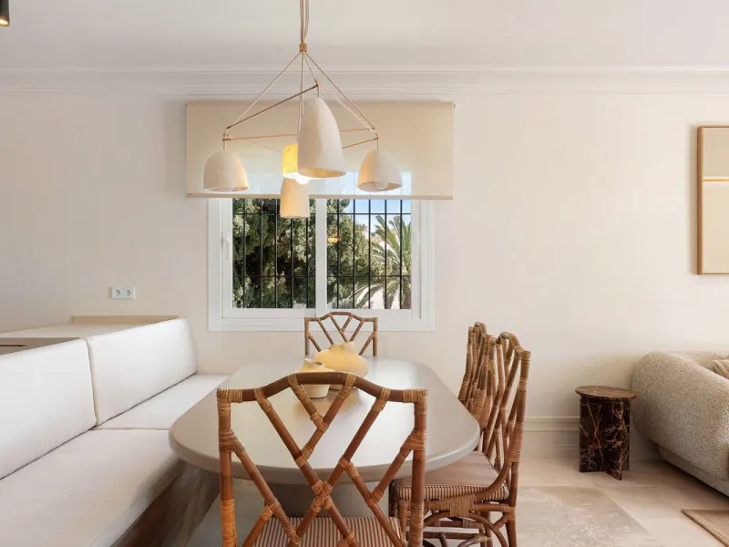 Discover a rare, fully renovated corner apartment in the prestigious Andalucia Garden Club next to Centro Plaza and within easy walking distance of restaurants, cafés, supermarkets, the beach and a wide range of local services the area has to offer. With 
