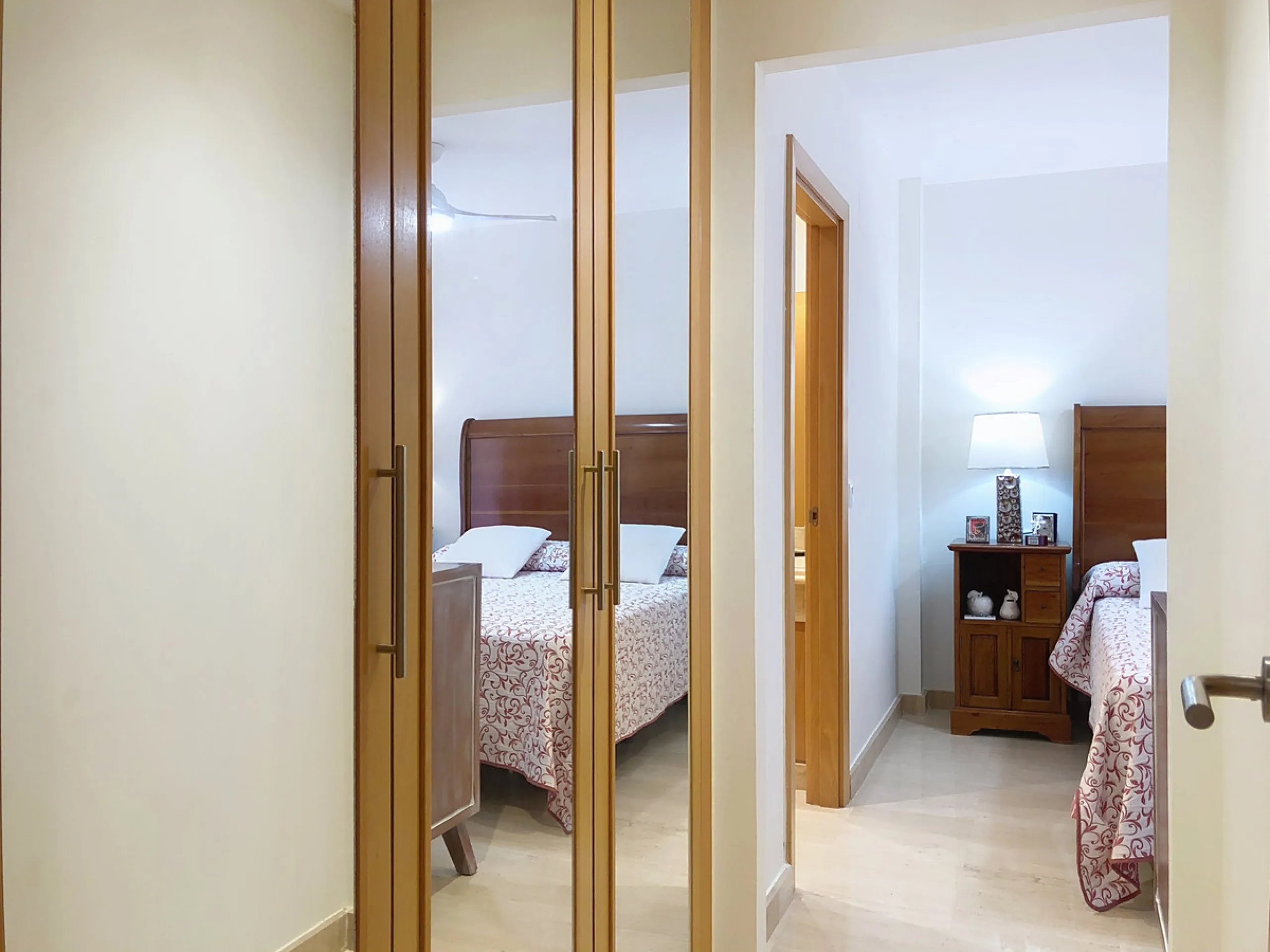 Apartment - Middle Floor Apartment в продаже в Estepona, Málaga. В доме 3 спален и 2 ванных комнат. Площадь дома 220 м²