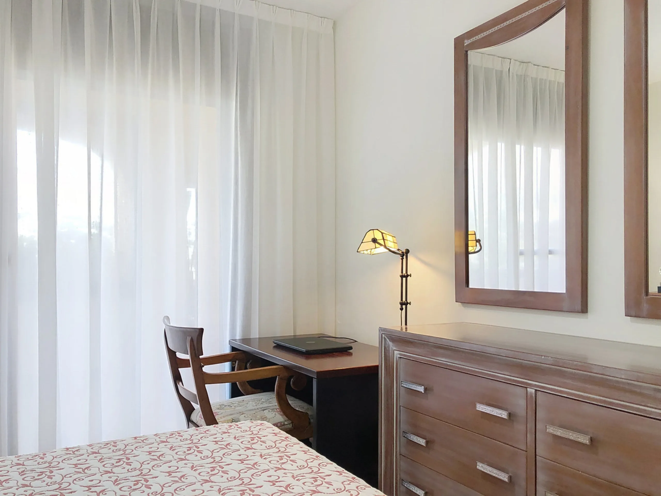 Apartment - Middle Floor Apartment в продаже в Estepona, Málaga. В доме 3 спален и 2 ванных комнат. Площадь дома 220 м²