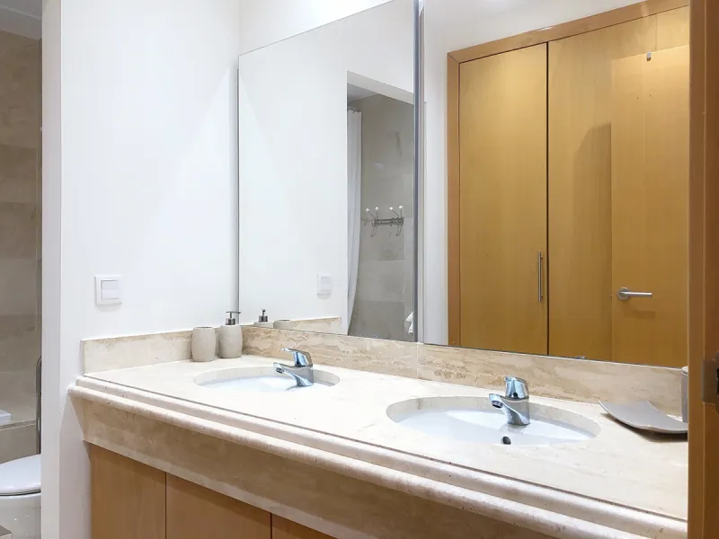 Apartment - Middle Floor Apartment в продаже в Estepona, Málaga. В доме 3 спален и 2 ванных комнат. Площадь дома 220 м²