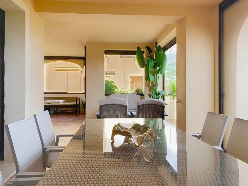 Apartment - Middle Floor Apartment в продаже в Estepona, Málaga. В доме 3 спален и 2 ванных комнат. Площадь дома 220 м²