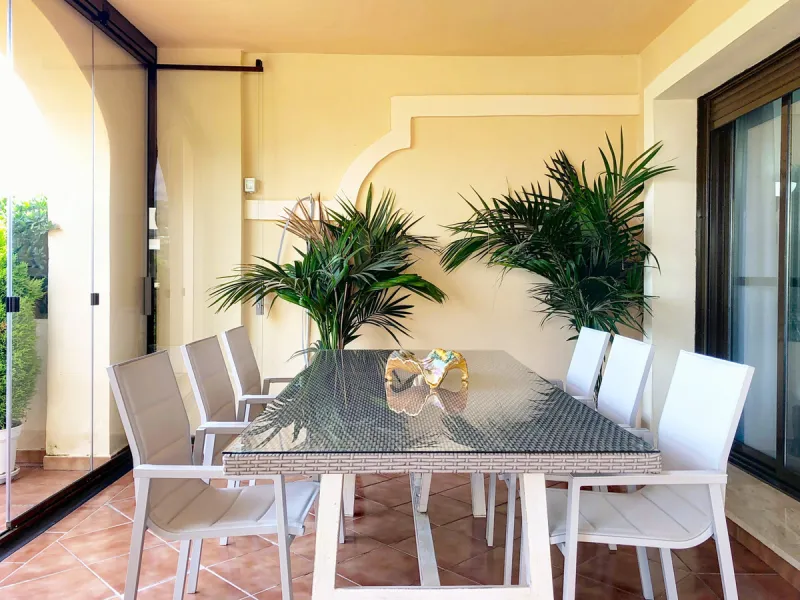 Apartment - Middle Floor Apartment в продаже в Estepona, Málaga. В доме 3 спален и 2 ванных комнат. Площадь дома 220 м²
