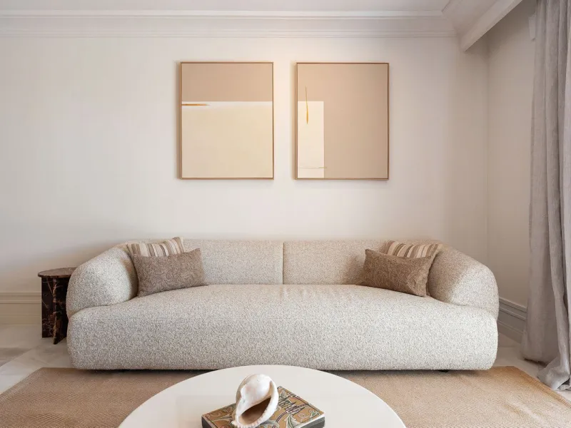 Discover a rare, fully renovated corner apartment in the prestigious Andalucia Garden Club next to Centro Plaza and within easy walking distance of restaurants, cafés, supermarkets, the beach and a wide range of local services the area has to offer. With 