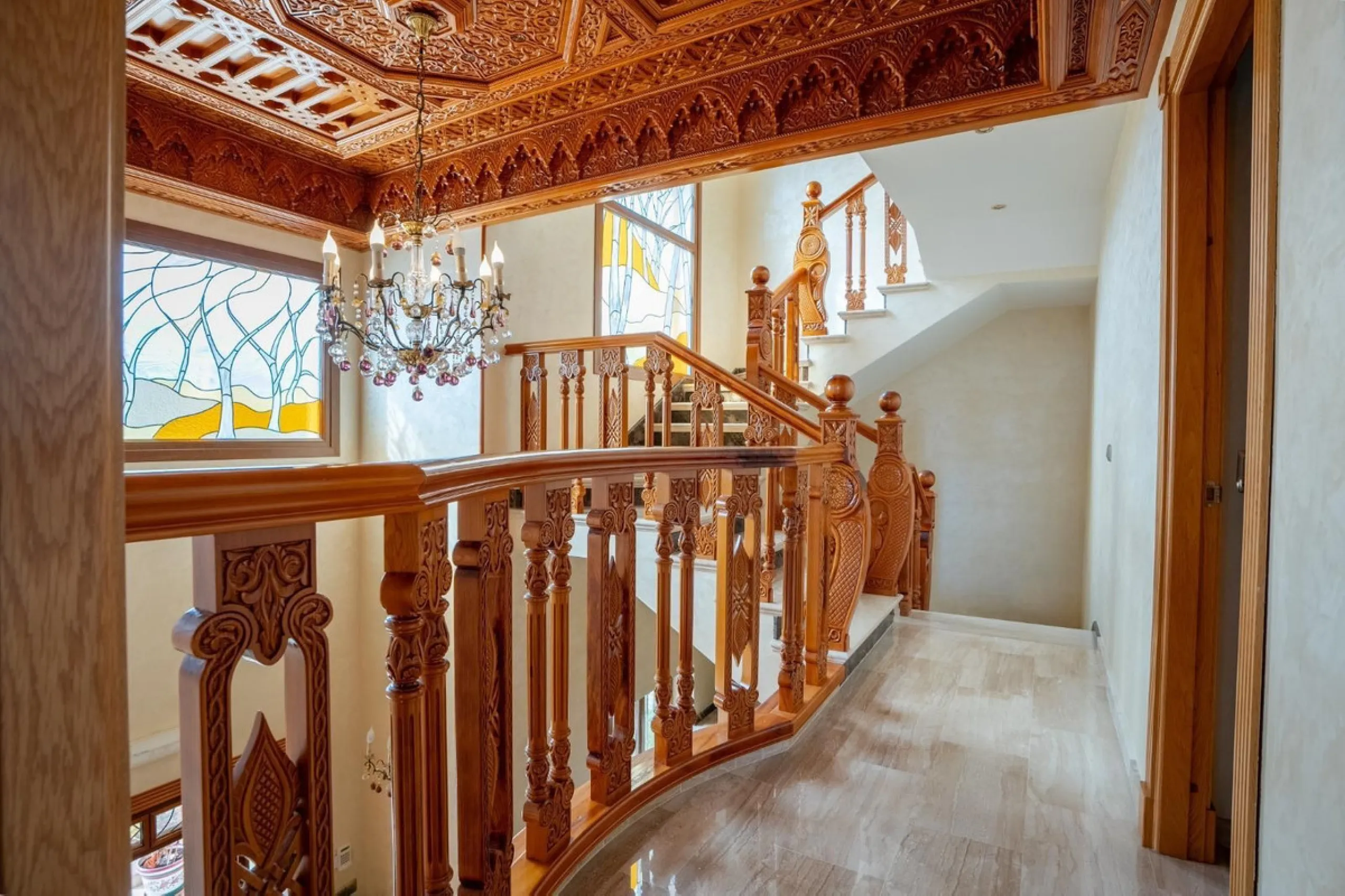 Discover this stunning  villa, perfectly situated next to a protected nature reserve. Enjoy the serenity of nature while being just a short walk away from shopping centers and other amenities.