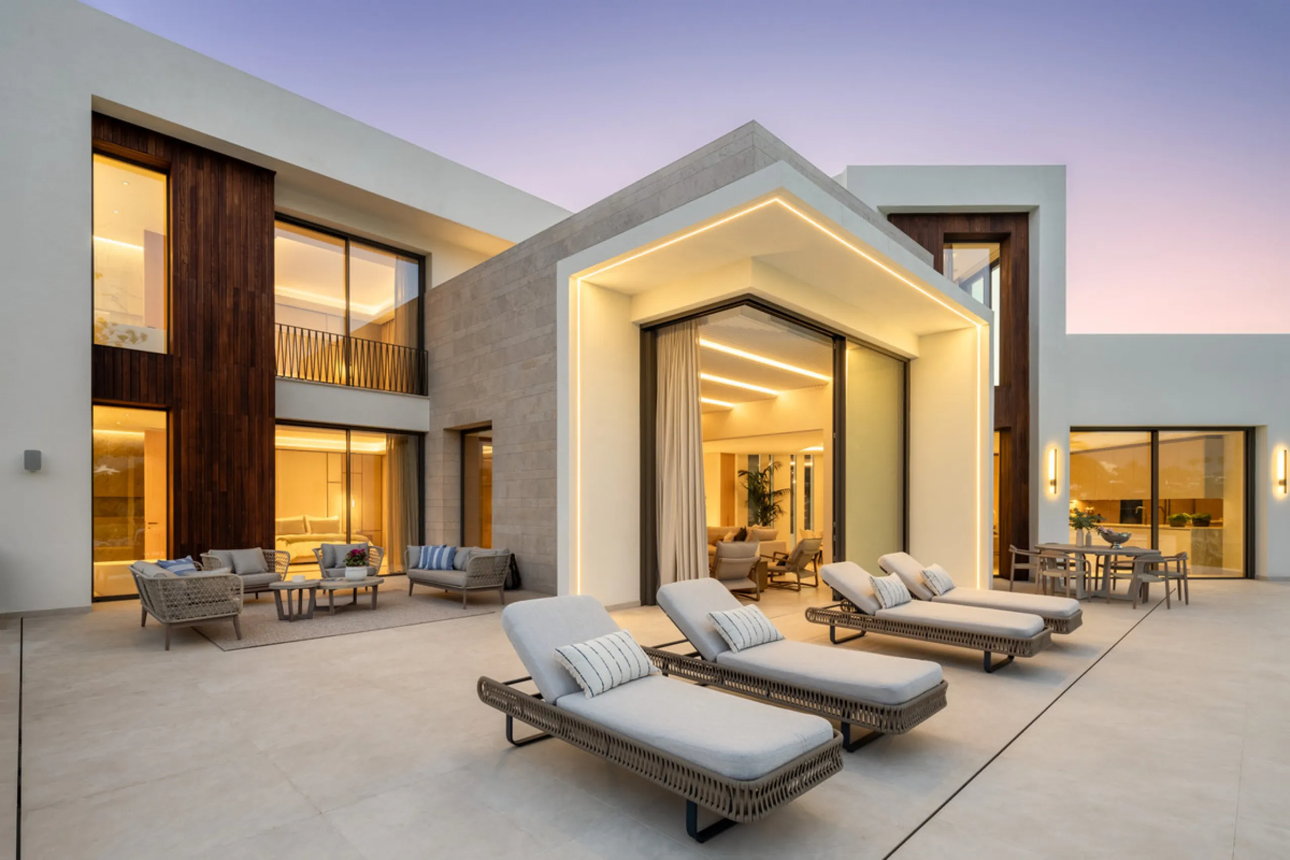 Villa Imagine is an exceptional frontline golf Villa for sale in Las Brisas. This property offers a luxurious living experience with modern design and natural beauty. This stunning villa, offers a thoughtfully crafted design by a renowned architect and de