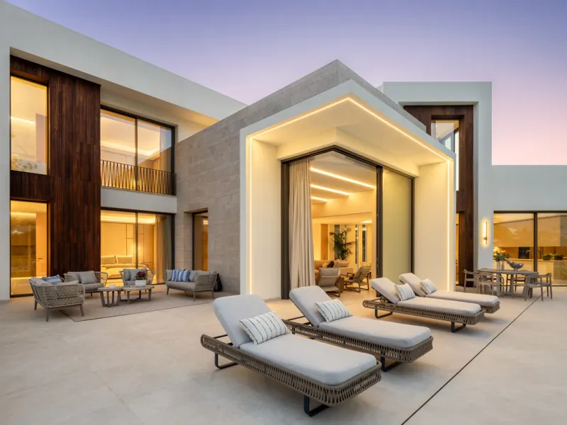 Villa Imagine is an exceptional frontline golf Villa for sale in Las Brisas. This property offers a luxurious living experience with modern design and natural beauty. This stunning villa, offers a thoughtfully crafted design by a renowned architect and de