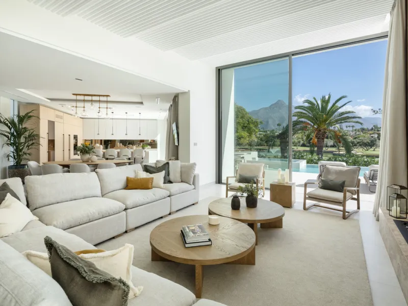 Villa Imagine is an exceptional frontline golf Villa for sale in Las Brisas. This property offers a luxurious living experience with modern design and natural beauty. This stunning villa, offers a thoughtfully crafted design by a renowned architect and de