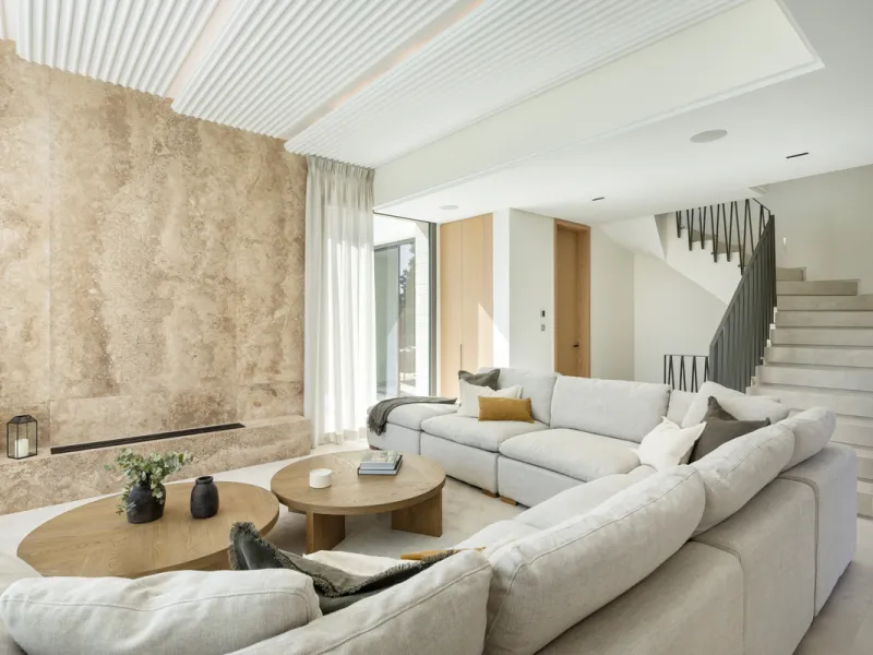 Villa Imagine is an exceptional frontline golf Villa for sale in Las Brisas. This property offers a luxurious living experience with modern design and natural beauty. This stunning villa, offers a thoughtfully crafted design by a renowned architect and de