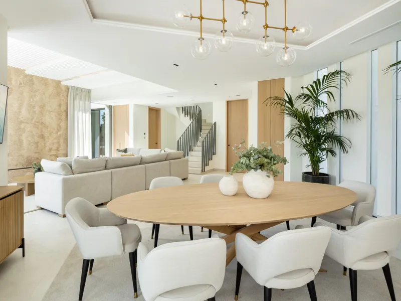 Villa Imagine is an exceptional frontline golf Villa for sale in Las Brisas. This property offers a luxurious living experience with modern design and natural beauty. This stunning villa, offers a thoughtfully crafted design by a renowned architect and de