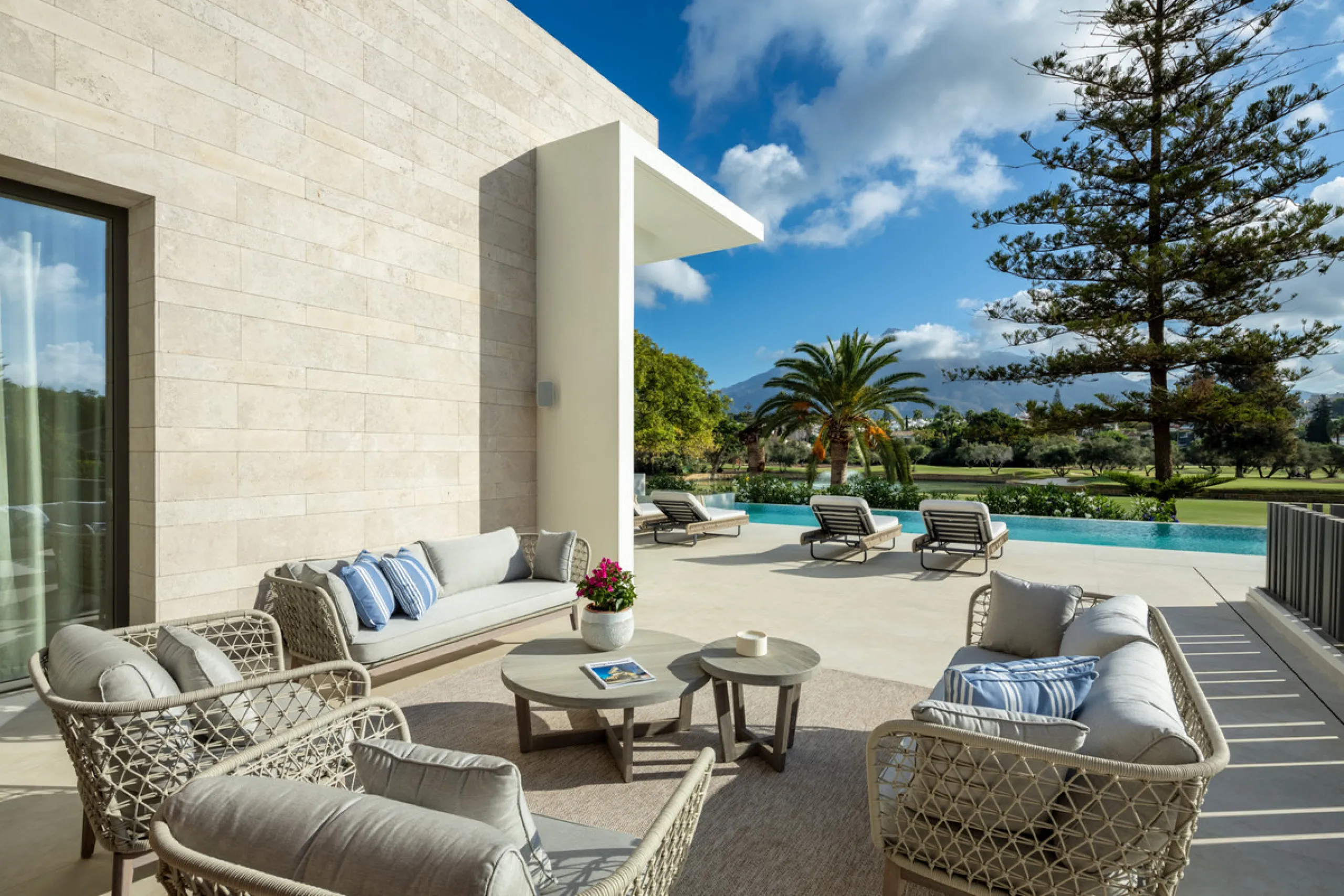 Villa Imagine is an exceptional frontline golf Villa for sale in Las Brisas. This property offers a luxurious living experience with modern design and natural beauty. This stunning villa, offers a thoughtfully crafted design by a renowned architect and de