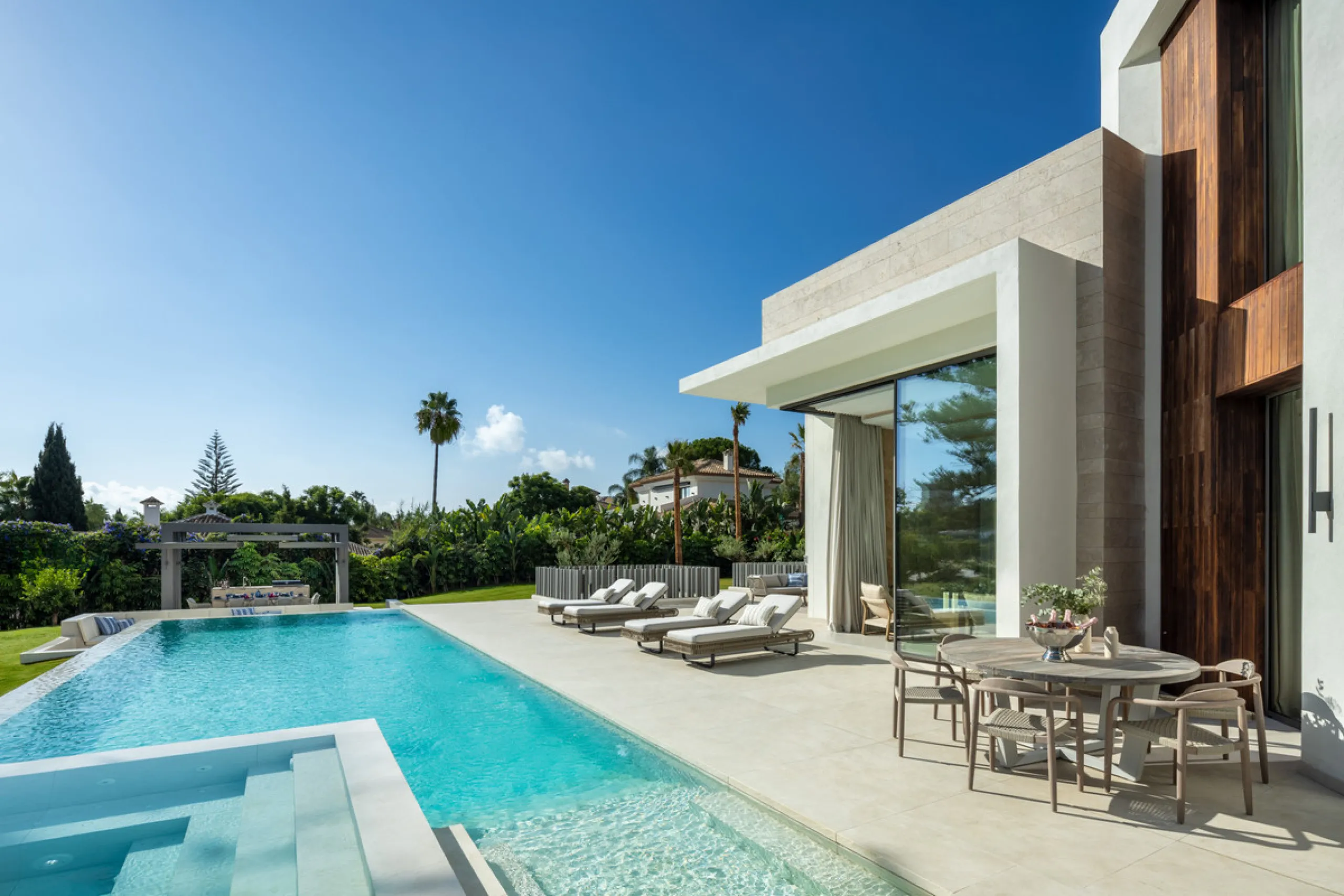 Villa Imagine is an exceptional frontline golf Villa for sale in Las Brisas. This property offers a luxurious living experience with modern design and natural beauty. This stunning villa, offers a thoughtfully crafted design by a renowned architect and de
