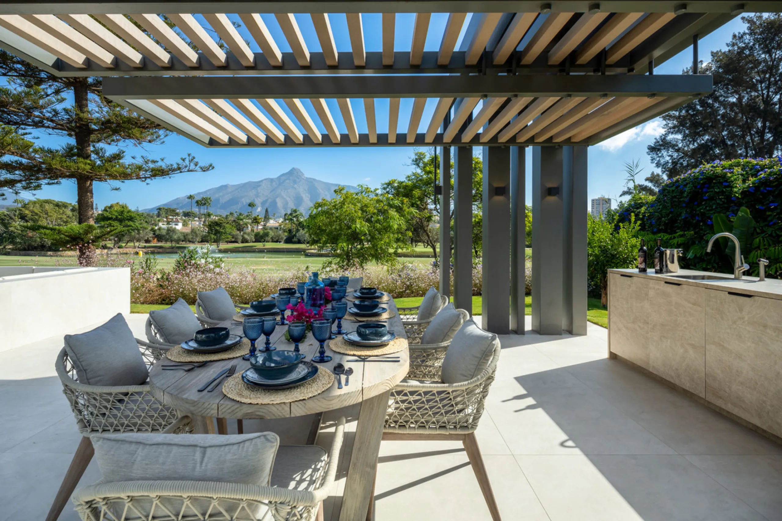 Villa Imagine is an exceptional frontline golf Villa for sale in Las Brisas. This property offers a luxurious living experience with modern design and natural beauty. This stunning villa, offers a thoughtfully crafted design by a renowned architect and de